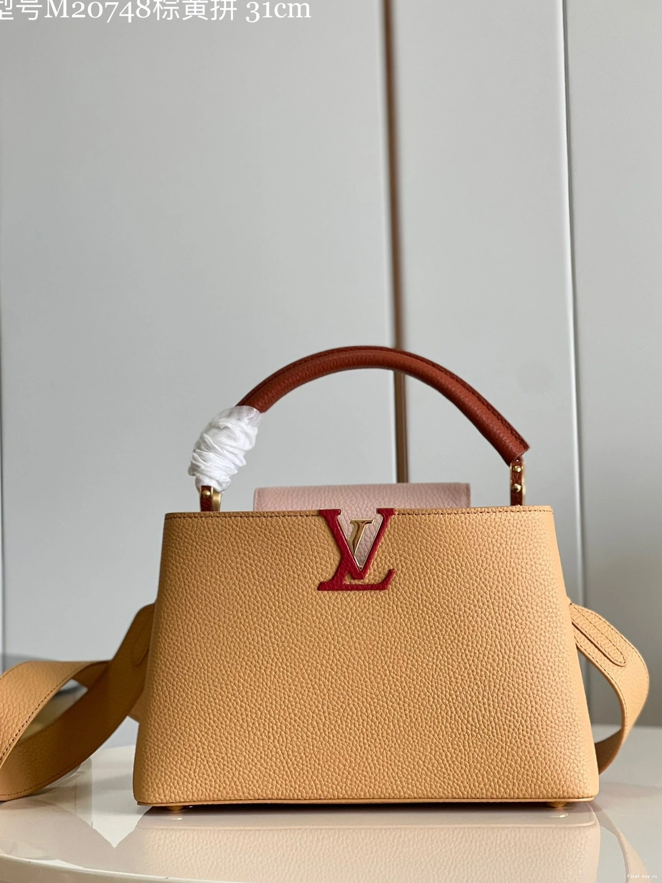 First bag ru LOUIS CAPUCINES VUITTON MM 0803